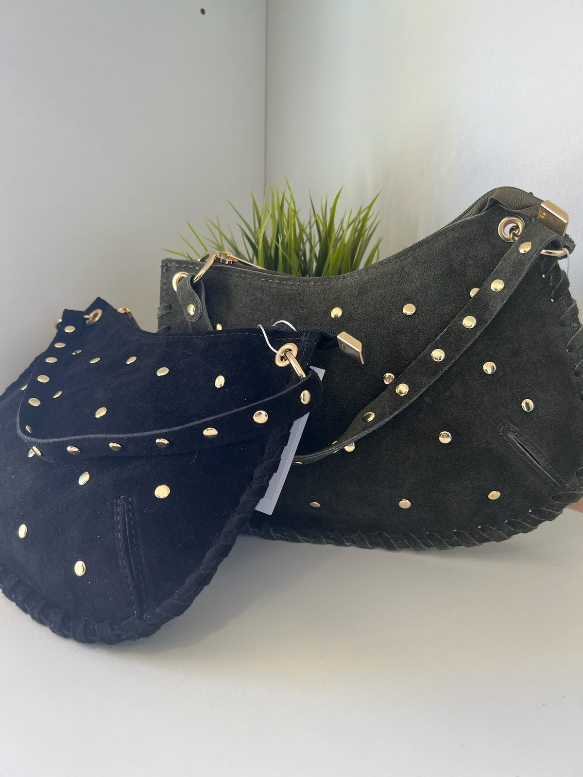 BOLSO BANDOLERA SERRAJE TACHUELAS