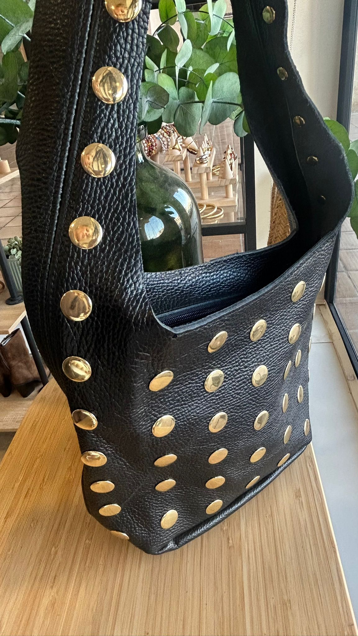 BOLSO TACHUELAS PIEL